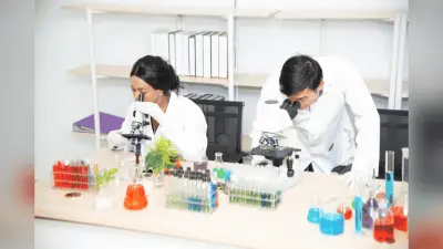 12वीं के बाद साइंस स्टूडेंट्स के लिए बेस्ट है BSc बायोटेक्नोलॉजी, जानें कोर्स डिटेल