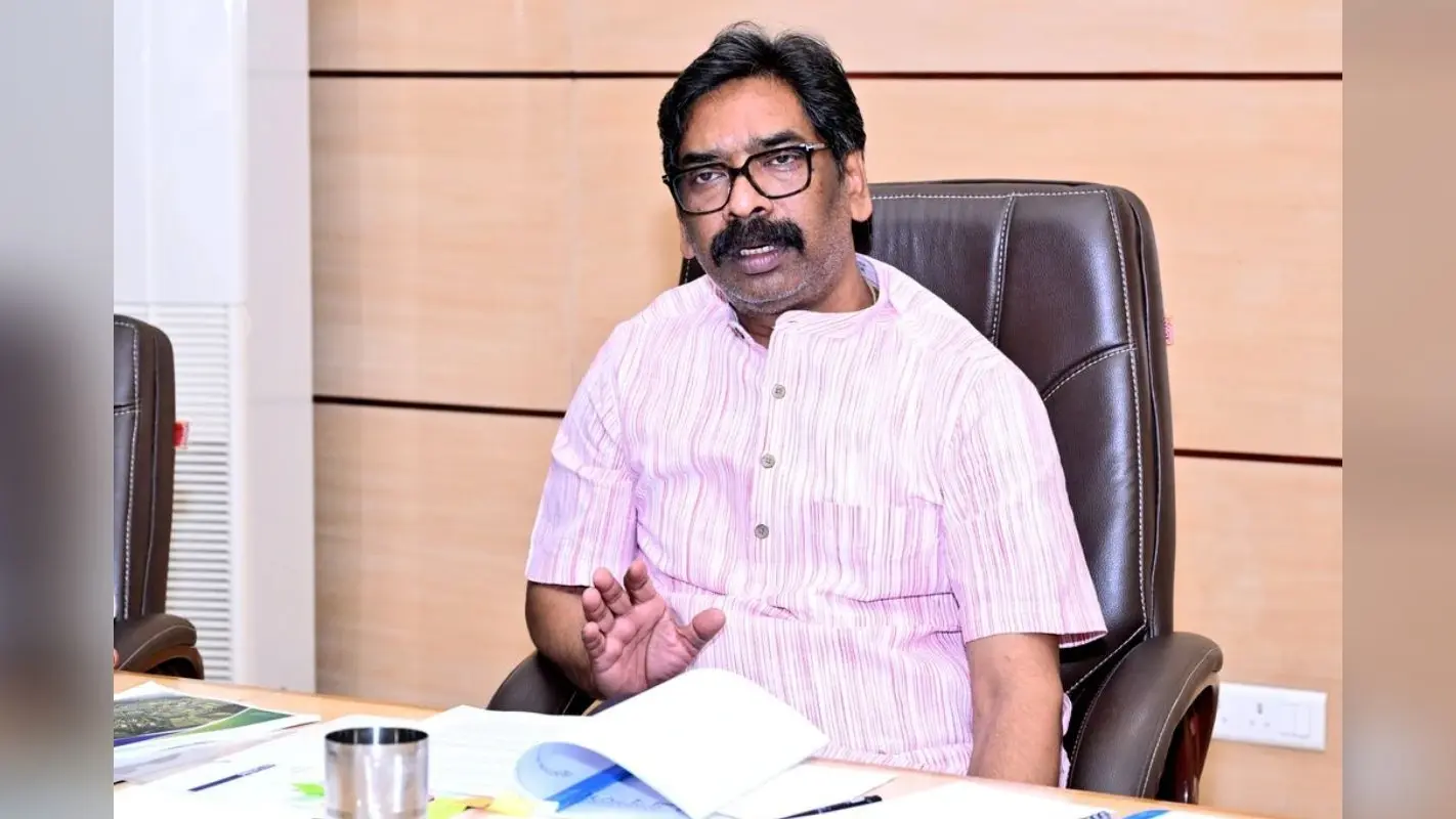 बिरसा मुंडा एयरपोर्ट पर निर्माणाधीन ‘स्टेट हैंगर’ पहुंचे CM हेमंत, कार्यों की गुणवत्ता देख अधिकारियों को दिए सख्त निर्देश