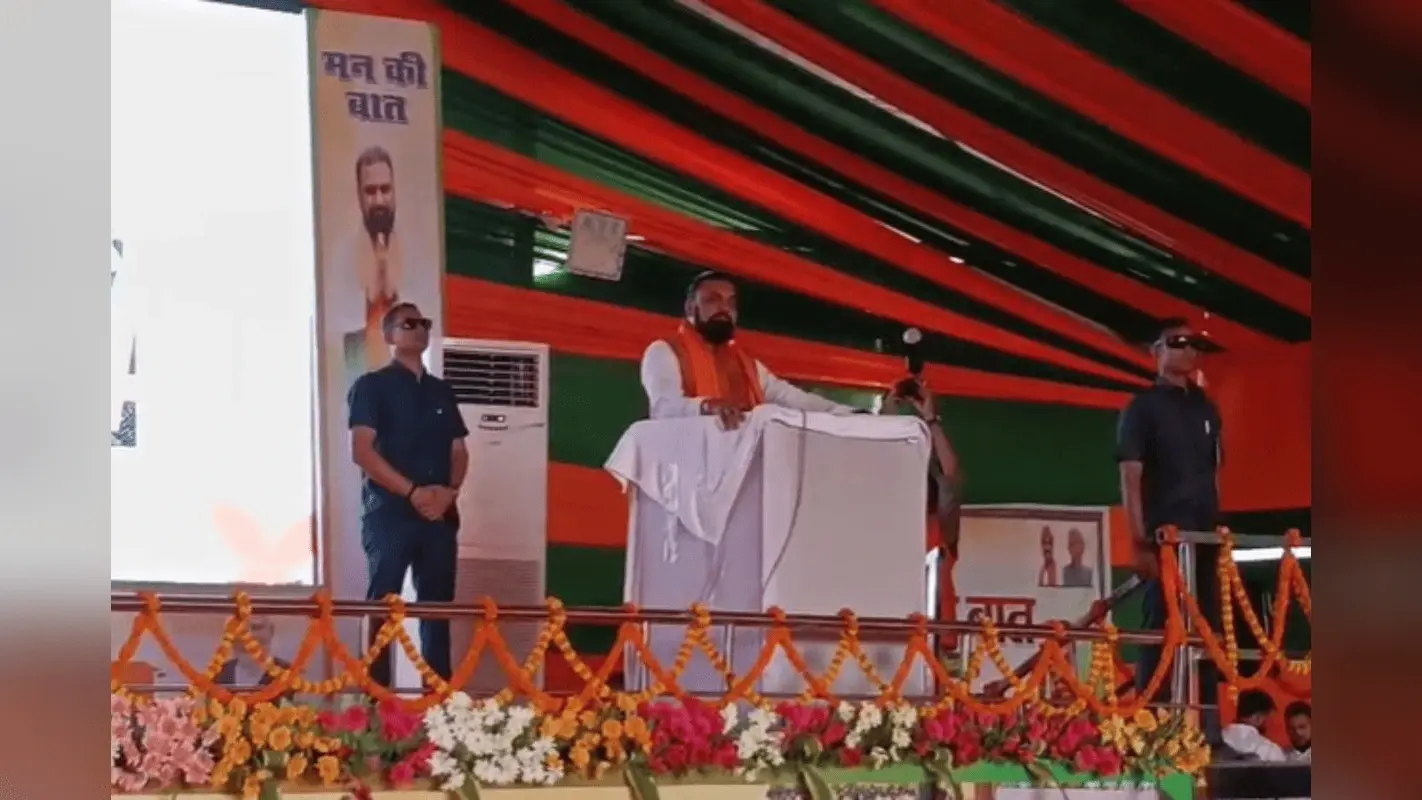 बिहार में फाइल दबाकर बैठने वाले अफसरों को CM सम्राट ने चेताया, तारापुर में क्या-क्या कहा?