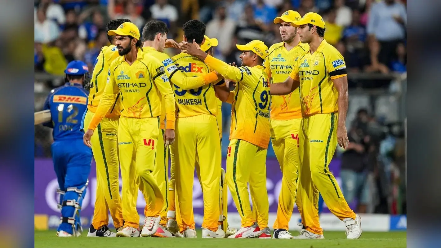 MI vs CSK: एमआई के खिलाफ काली पट्टी बांधकर मैदान पर उतरे CSK के प्लेयर्स, जानें वजह