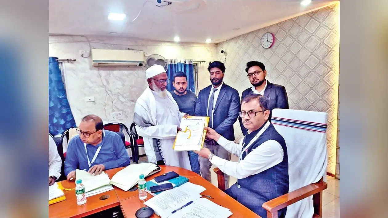 आसनसोल नॉर्थ से पूर्व पार्षद नासो ने किया नामांकन, बढ़ सकती है मलय घटक की मुसीबत