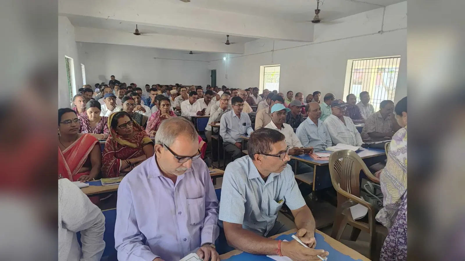 स्कूल में नामांकन व बच्चों की उपस्थिति बढ़ाएं : बीइइओ