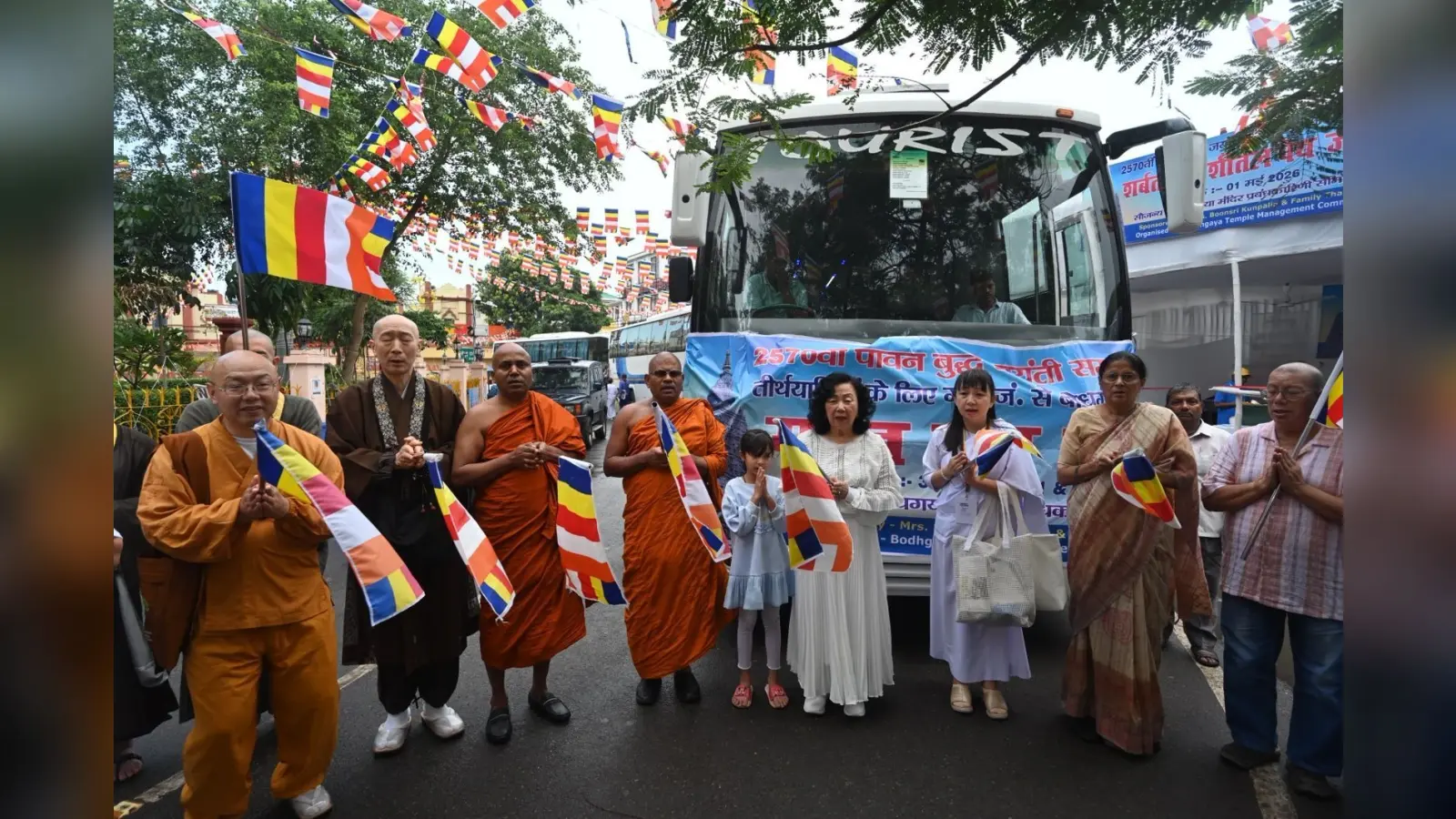 Gaya News : बुद्ध जयंती की शुरुआत, श्रद्धालुओं से गुलजार हुआ महाबोधि परिसर