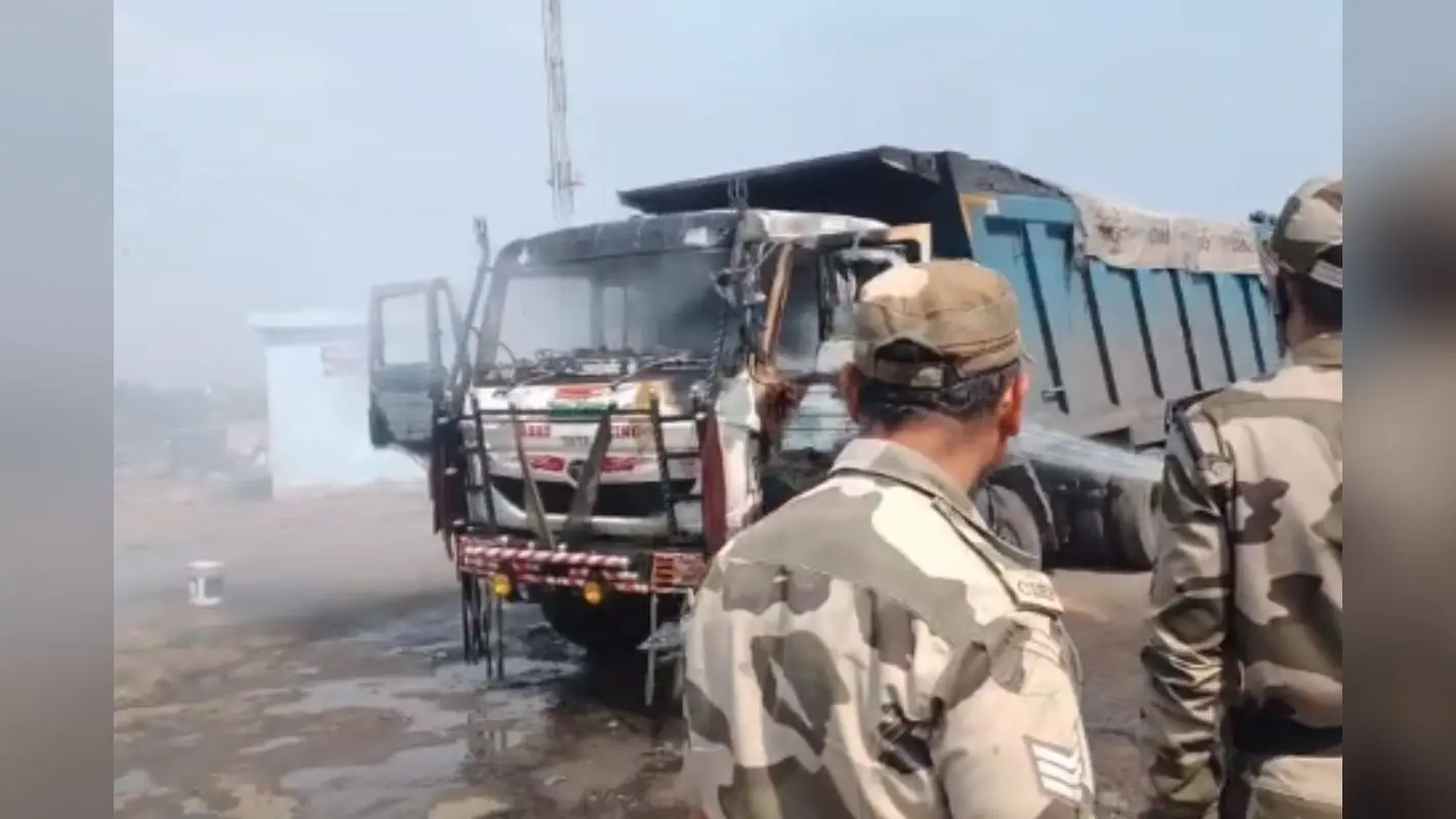 हजारीबाग के केरेडारी कोल माइंस में धूं-धूं कर जला हाइवा, ट्रांसपोर्टिंग के दौरान लगी आग, मची अफरा-तफरी