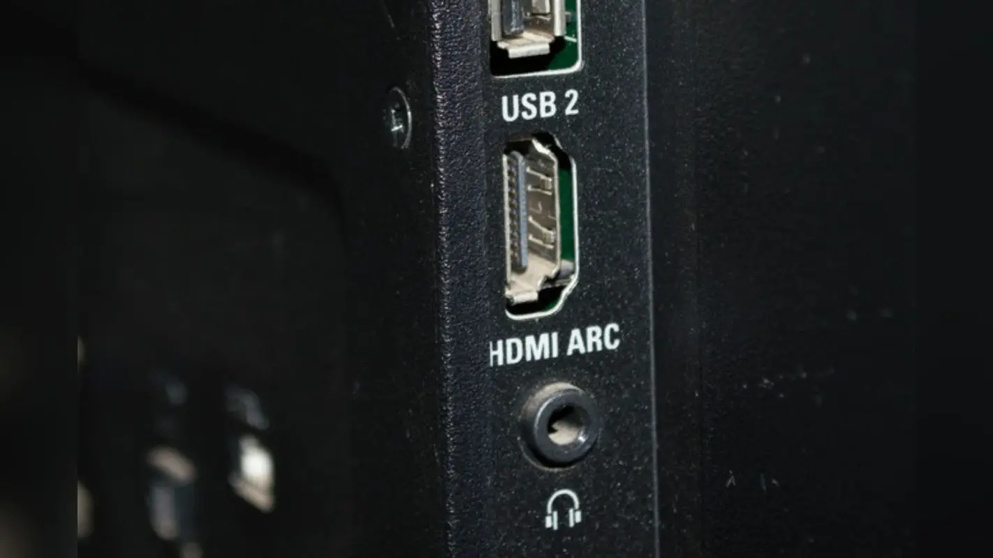 Smart TV में HDMI पोर्ट के पास क्यों लिखा होता है ARC या eARC? जान लें इसका असली काम