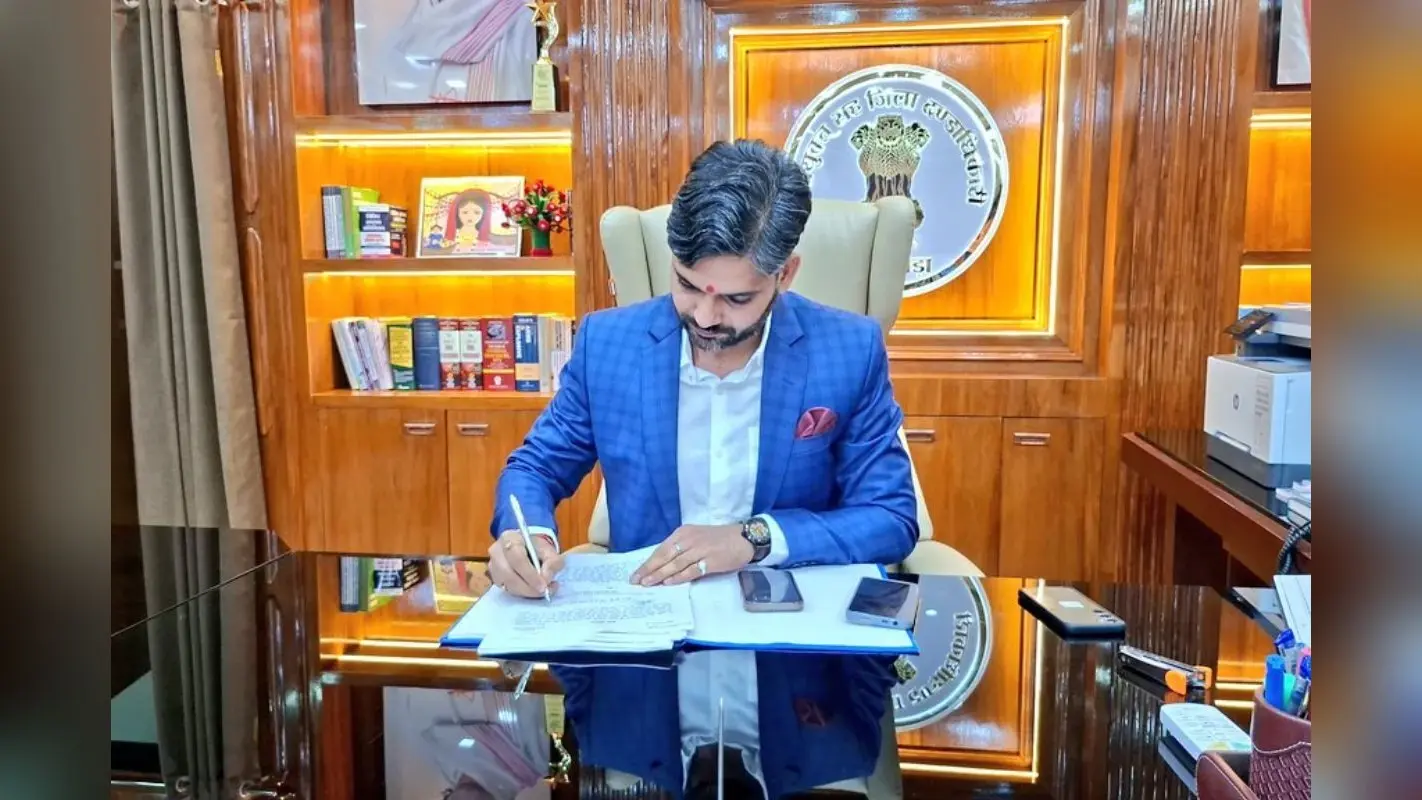 काम में ढिलाई तो खैर नहीं, पदभार संभालते ही एक्शन में नए जामताड़ा DC आलोक कुमार