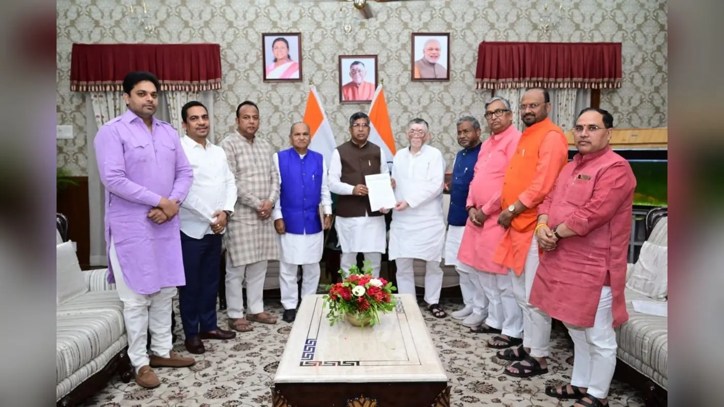 रांची से रामगढ़ तक भड़की आक्रोश की आग, BJP ने उत्पाद सिपाही पेपर लीक मामले में सरकार को घेरा