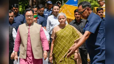पीएम मोदी पर विवादित टिप्पणी कर बुरे फंसे खरगे, EC से मिल बीजेपी ने कार्रवाई की मांग की