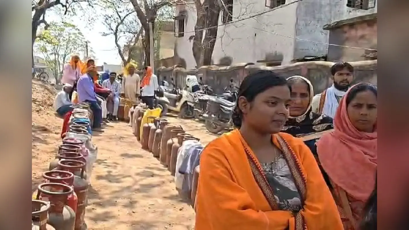 एलपीजी किल्लत की मार: रांची में लौट गया कोयलायुग, छोटे दुकानों की सप्लाई बंद