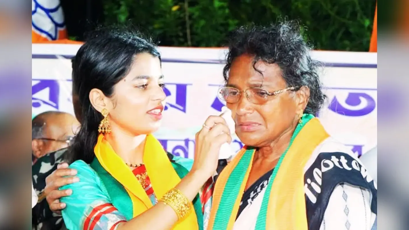 बंगाल के रण में मैथिली ठाकुर की ‘भक्ति’ शक्ति, हावड़ा और पानीहाटी में सुरों से साधा निशाना, कहा- भ्रष्टाचार मिटाने के लिए करें मतदान