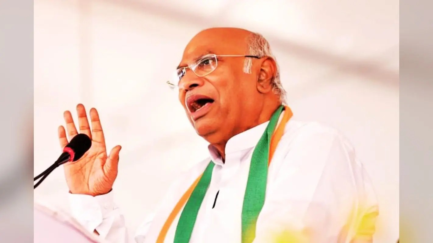 बंगाल की धरती से खरगे का मोदी पर पलटवार, कहा- महिला आरक्षण बिल विपक्ष ने नहीं, खुद पीएम ने खत्म किया