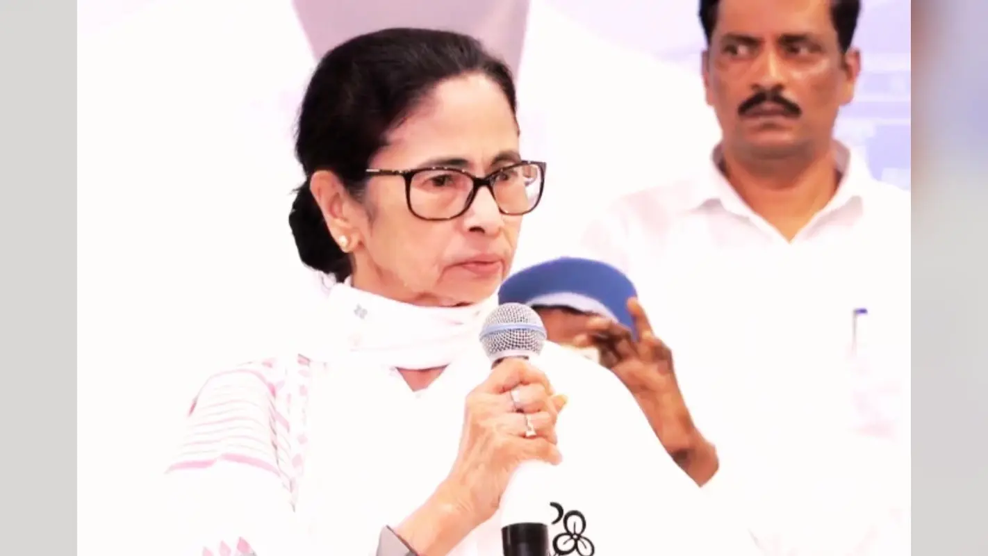 पूर्व बर्धमान में गरजीं ममता बनर्जी- मोदी-शाह के षड्यंत्र से रहें सावधान, खाने-पीने पर पाबंदी लगाने वाली BJP कौन?