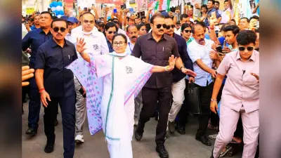 मुर्शिदाबाद में ममता बनर्जी का अमित शाह पर सीधा प्रहार, कहा- वोटर लिस्ट से नाम कटने का बदला वोट से लें