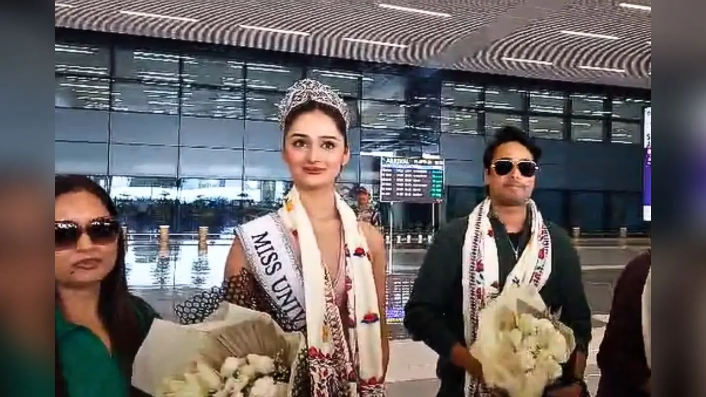 पटना पहुंचीं मिस यूनिवर्स इंडिया मनिका विश्वकर्मा, लिट्टी-चोखा खाने और महावीर मंदिर में दर्शन की जताई इच्छा
