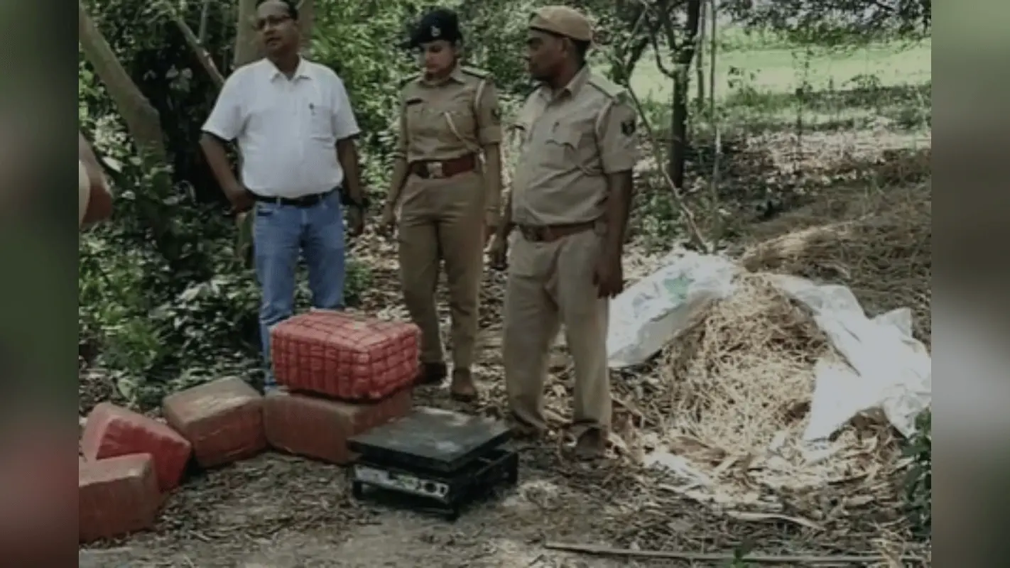 इंडो-नेपाल बॉर्डर पर पुवाल के ढेर में छुपा था करोड़ों का माल, पुलिस की छापेमारी से तस्करों में मचा हड़कंप