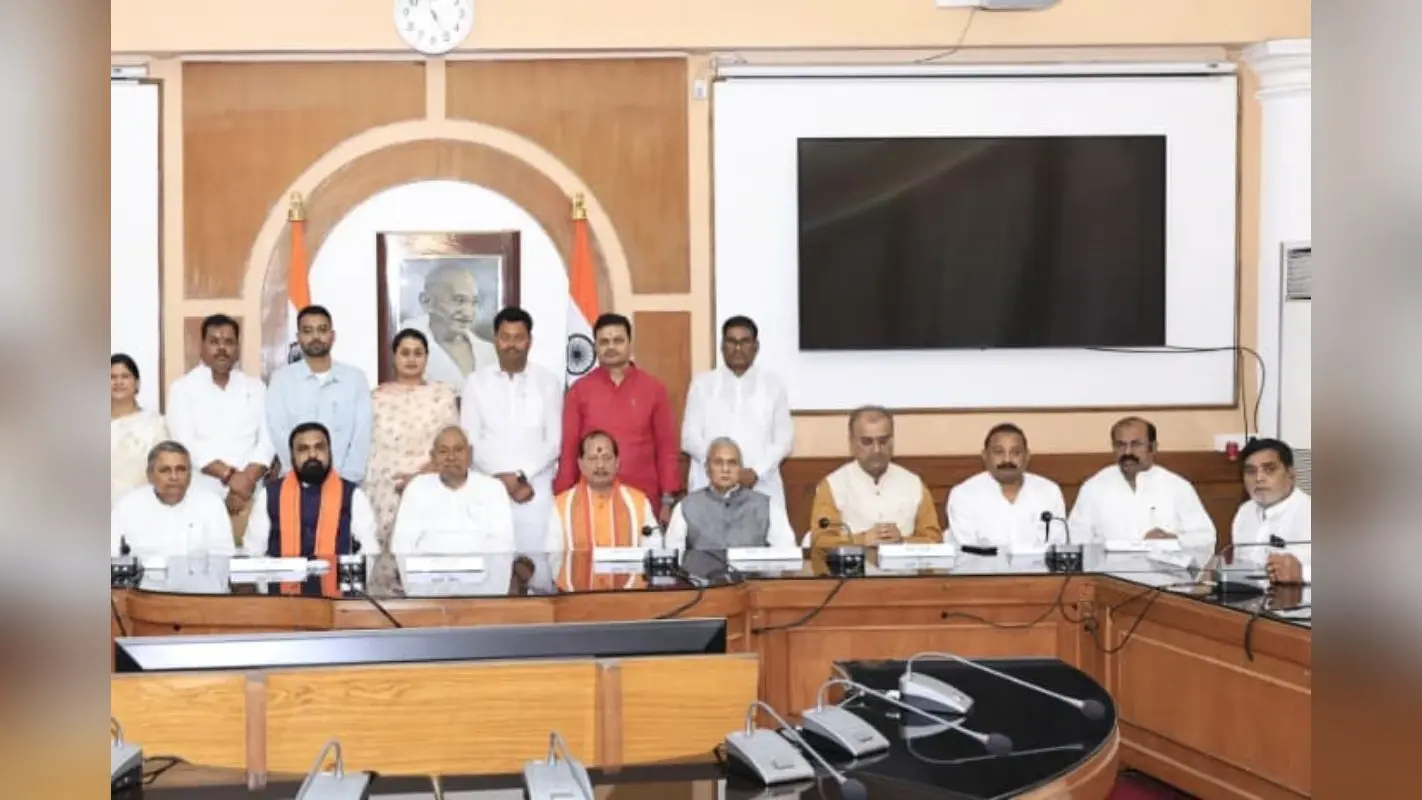 नीतीश कैबिनेट की आखिरी बैठक के बाद भावुक हुए मंत्री, बोले- बिहार के लिए ऐतिहासिक और यादगार पल