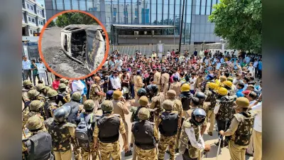 Video : नोएडा में सैलरी बढ़ाने की मांग पर बवाल, गाड़ियां तोड़ीं, आंसू गैस के गोले छोड़े गए