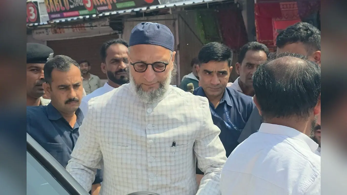 बंगाल चुनाव: हुमायूं कबीर के सवाल पर मुस्कुराए असदुद्दीन ओवैसी, बोले- ‘छोड़ दिया’
