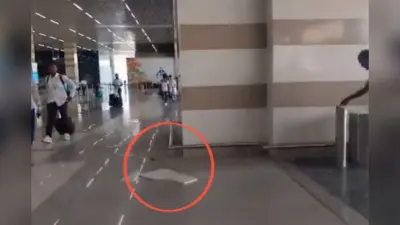 पटना एयरपोर्ट के एराइवल एरिया में टाइल्स गिरने का वीडियो तेजस्वी ने किया शेयर, BJP पर भड़के
