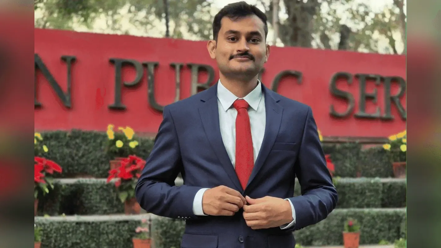 बिना कोचिंग पहले ही प्रयास में कमाल, अलीगढ़ के प्रतीक ने पाई UPSC में AIR 54