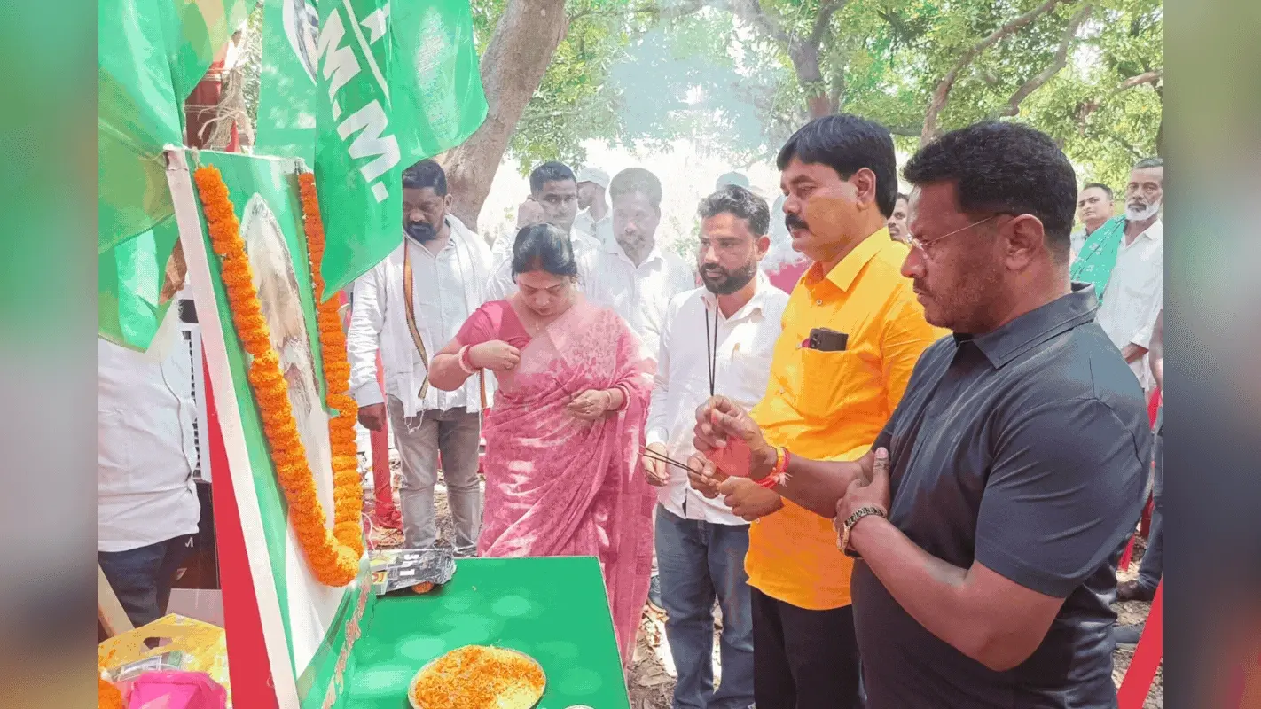 सरायकेला के पिताकलांग में धूमधाम से मना ‘मागे पोरोब’, विधायक दशरथ गागराई ने मांदर पर थाप देते किया नृत्य