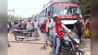 शेखपुरा में नए स्कूल भवन की मांग को लेकर बवाल, सड़क जाम कर ग्रामीणों ने किया विरोध, दो घंटे से यातायात ठप