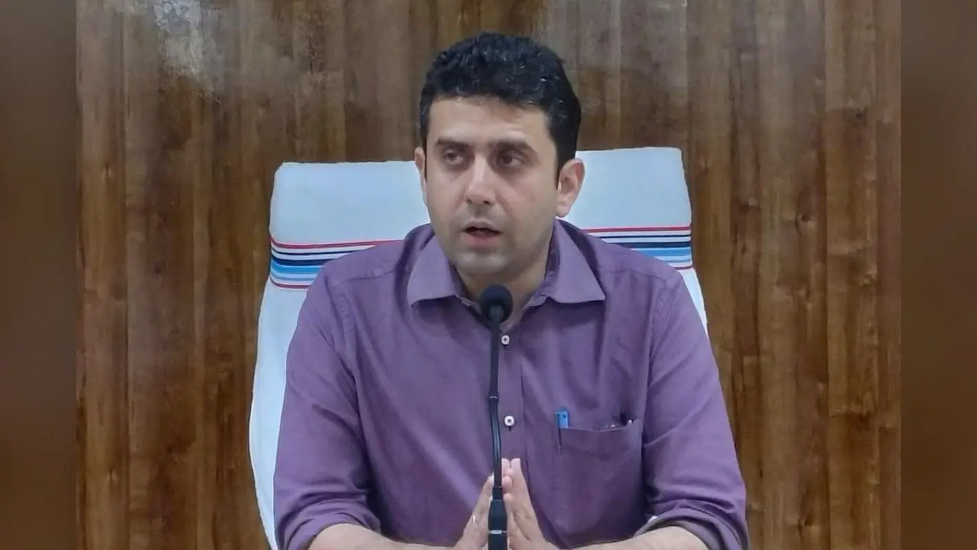 सीतामढ़ी: चकौती पंचायत में लाखों की गड़बड़ी, पंचायत सचिव निलंबित, मुखिया पर कार्रवाई