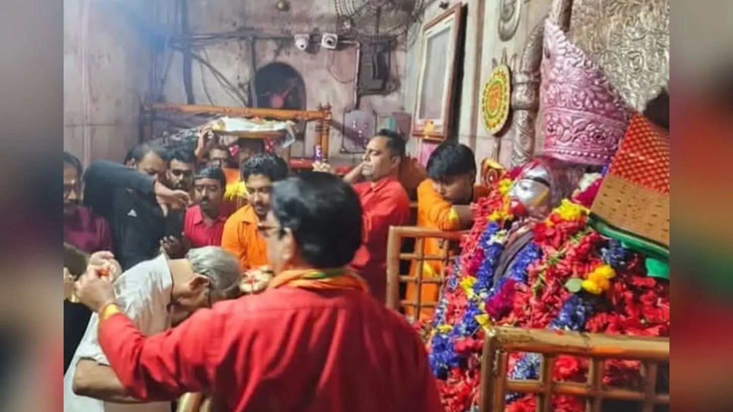 पहला वैशाख पर तारापीठ मंदिर में विशेष पूजा, सुबह से ही भक्तों की लंबी लाइन
