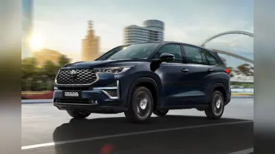 Toyota की इस कार ने पार किया 2 लाख बिक्री का आंकड़ा, जानें क्यों लोग टूट पड़े इसे खरीदने के लिए