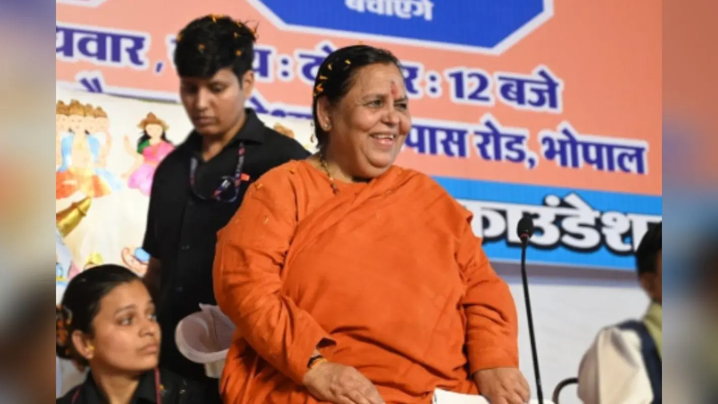 उमा भारती झांसी स्टेशन पर परेशान, चेन पुलिंग कर रुकवाई ट्रेन, कहा- गलती रेलवे की