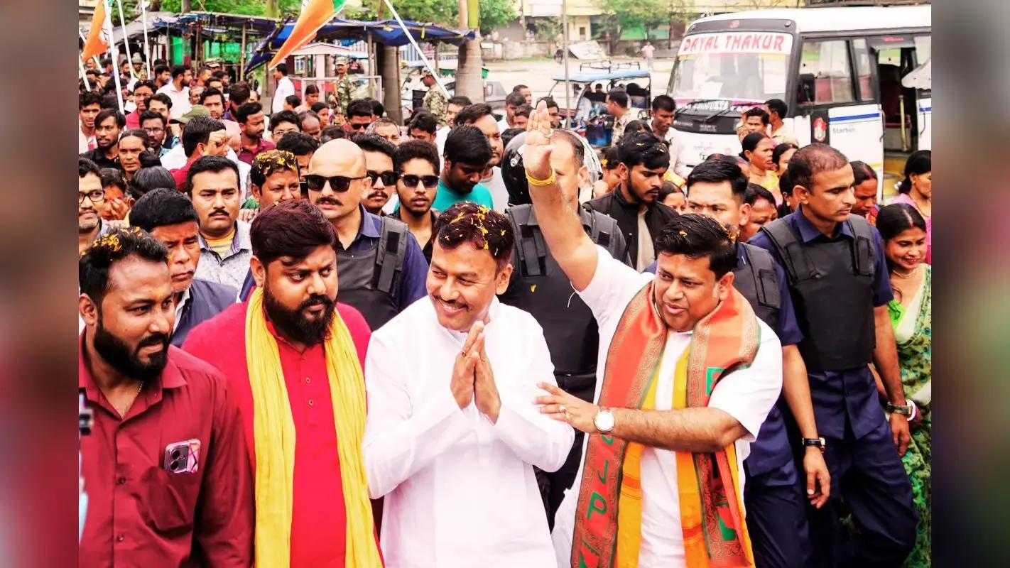 भाजपा प्रत्याशियों के नामांकन में पहुंचे सुकांत मजूमदार और शमिक भट्टाचार्य, देखें 26 दिग्गजों की लिस्ट