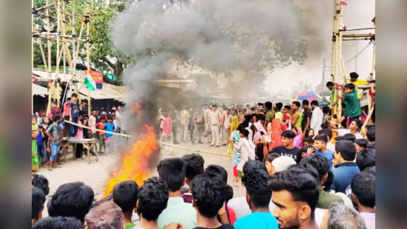 बंगाल में वोटर लिस्ट पर महासंग्राम, मालदा से कूचबिहार तक सड़कों पर उतरे लोग, ममता बनर्जी ने बताया बड़ी साजिश