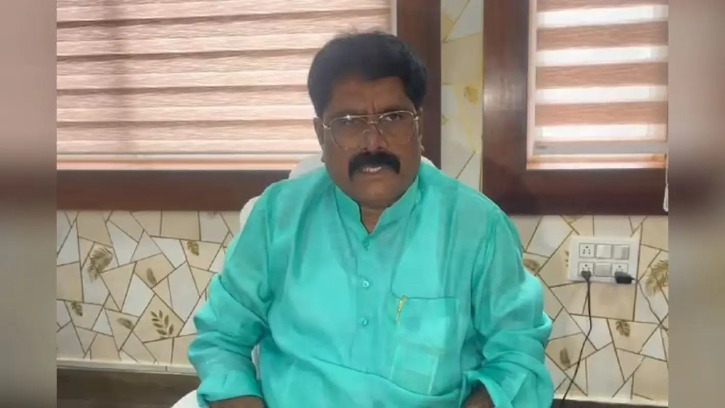 रांची में मंत्री का ‘ऑन द स्पॉट’ रियलिटी चेक: खराब चापाकलों की गलत रिपोर्ट पर भड़के योगेंद्र प्रसाद, होगी कार्रवाई