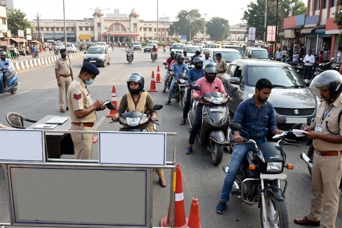 रांची में वाहन जांच अभियान के दौरान 24 वाहनों से वसूले 7.64 लाख रुपये जुर्माना