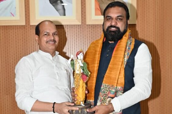 पूर्व जिला परिषद सदस्य आशुतोष कुमार ने मुख्यमंत्री सम्राट चौधरी से की मुलाकात, रेल विकास पर हुई चर्चा