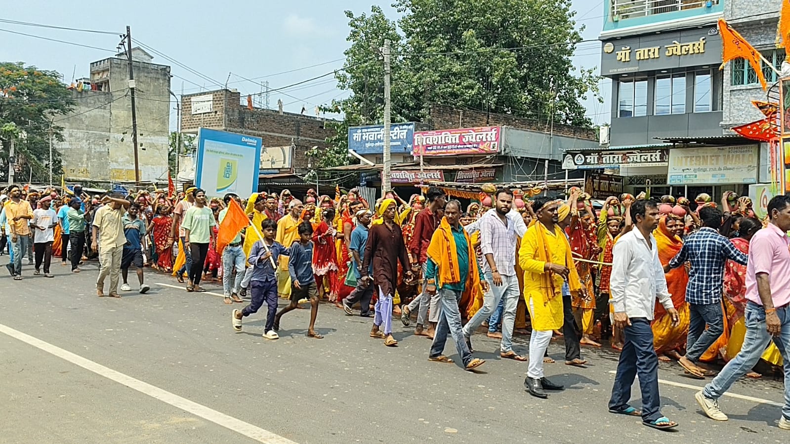 काली मंदिर प्राण प्रतिष्ठा को लेकर निकली भव्य कलश शोभायात्रा, माता के जयकारों से गुंजायमान हुआ इलाका