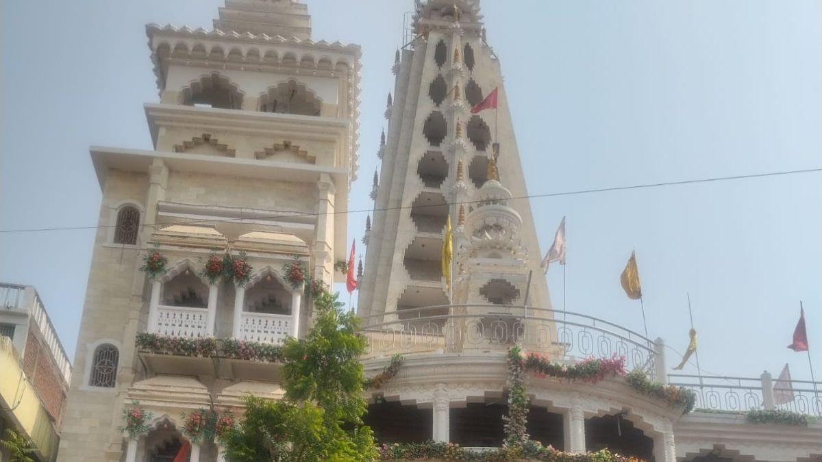 लखीसराय मे छोटी दुर्गा स्थान में 30 वर्षों से जल रही अखंड ज्योति, मां के दरबार से खाली नहीं लौटता कोई भक्त