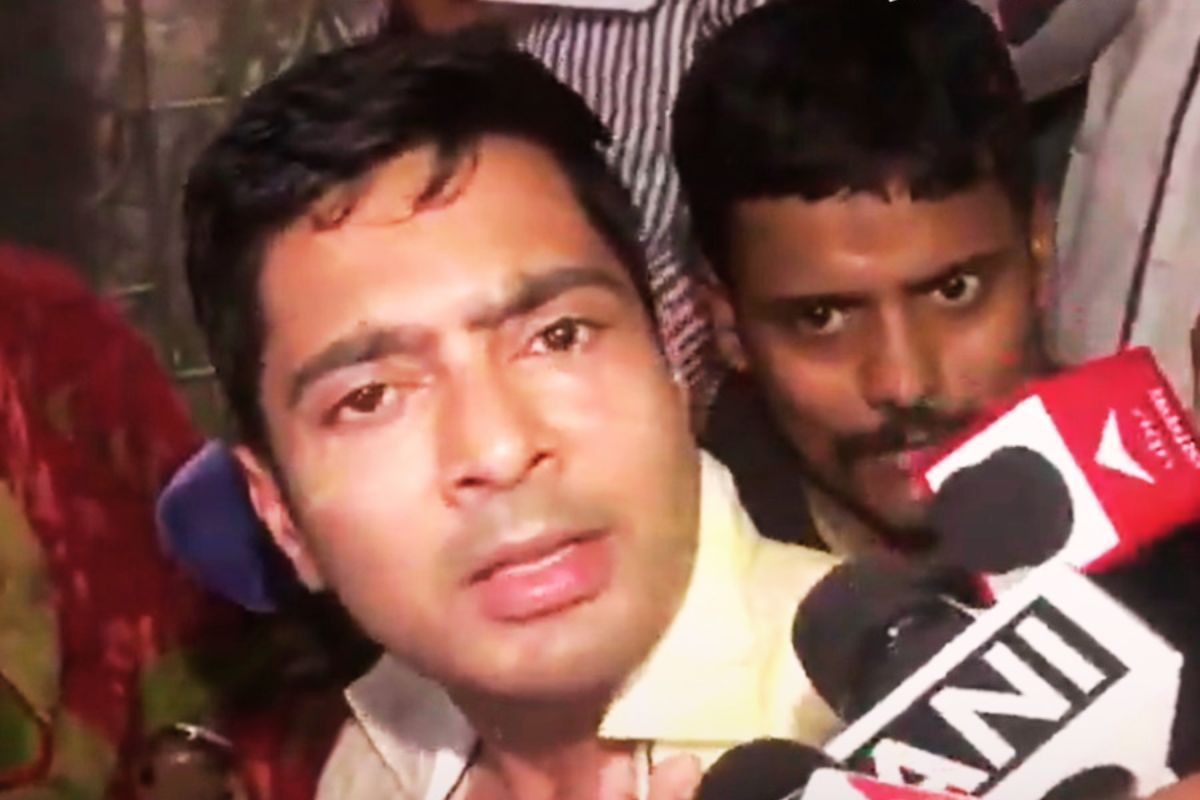 सोनारपुर में अभिषेक बनर्जी पर हमला, कपड़े फाड़े, जूते-पत्थर और अंडे बरसाये, CID ने भी कसा शिकंजा