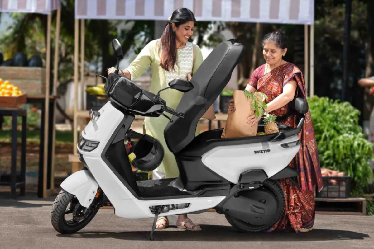 फैमिली स्कूटर बनकर छा गई Ather Rizta, सिर्फ 25 महीनों में बिके 3 लाख यूनिट, जानें इसकी खासियत