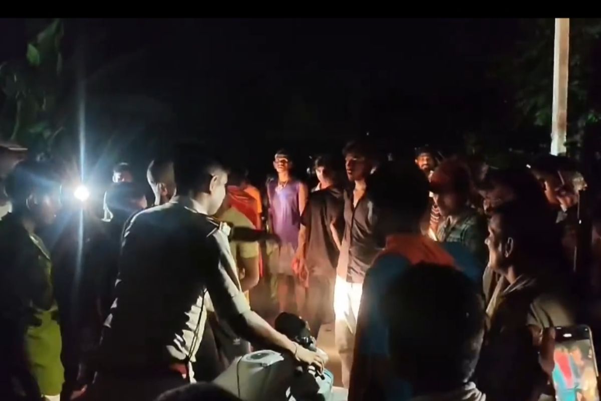 Begusarai News : तेज रफ्तार बाइक की टक्कर से साइकिल सवार छात्र की मौत; आक्रोशित लोगों ने दो को दबोचा