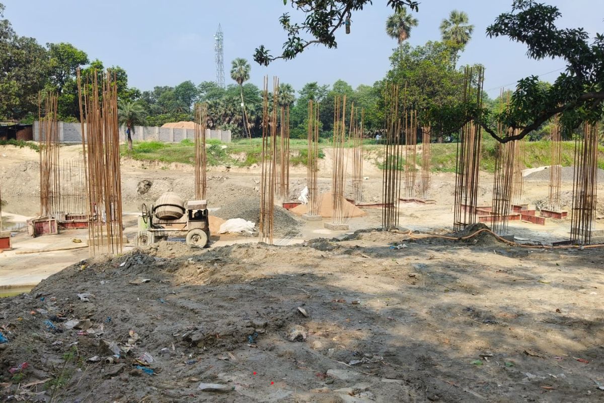Begusarai News: प्रखंड कार्यालय निर्माण से बंद हुआ रास्ता, ग्रामीणों की बढ़ी मुश्किलें, ‘लूप लाइन’ बनाने के लिए उठाई मांग