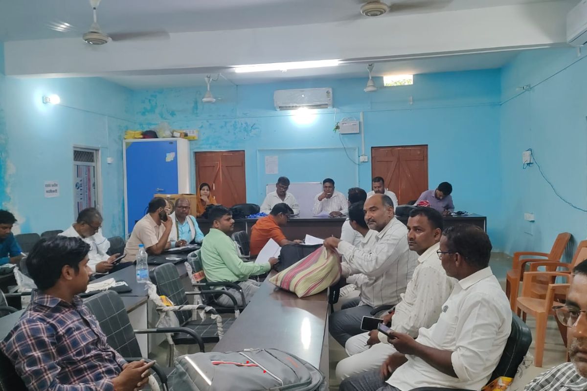Begusarai News: जनगणना में हर घर पहुंचकर शुद्धता से जुटाएं आंकड़े, लापरवाही पर होगी कार्रवाई – BDO