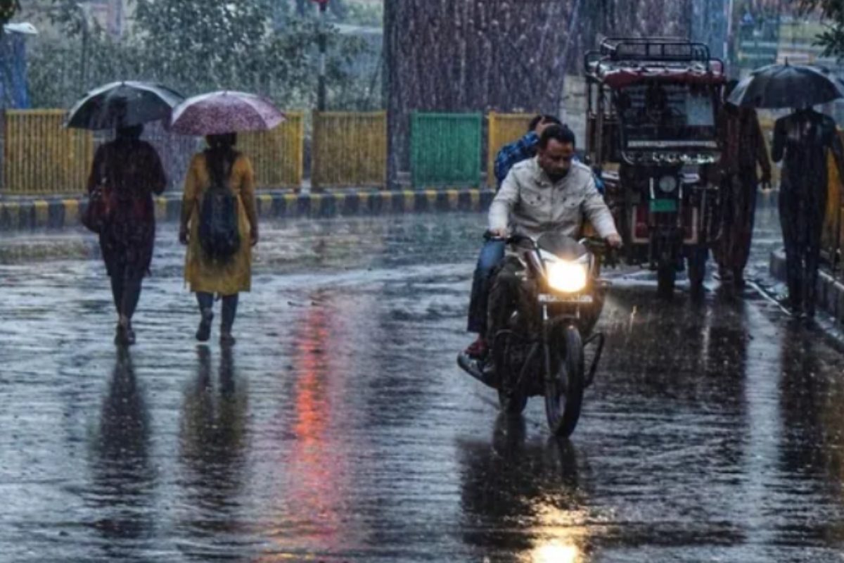बेतिया में झमाझम बारिश और तेज हवाओं का अलर्ट, मौसम विभाग ने दी चेतावनी