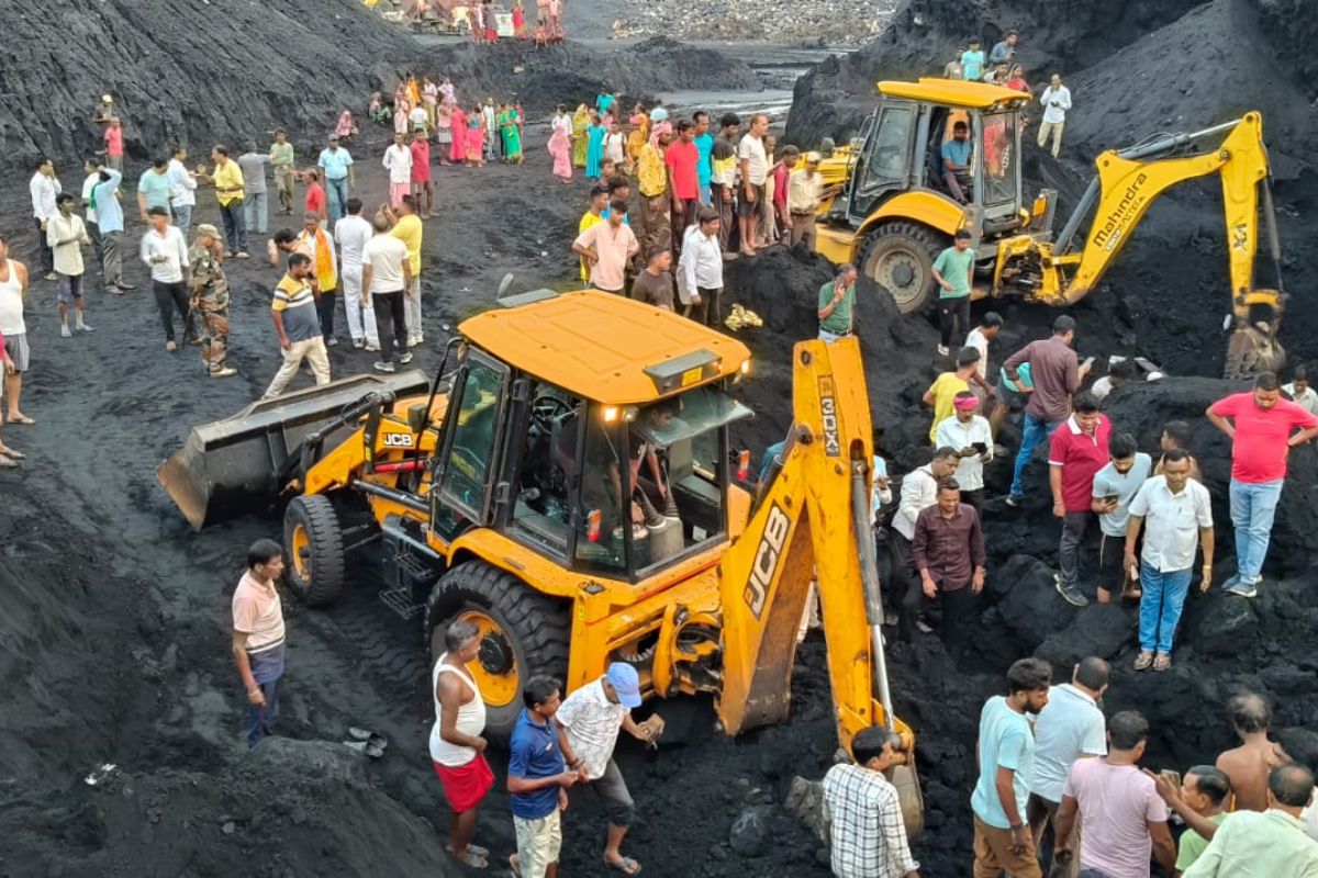 धनबाद में भीषण हादसा: मलबे में दबने से 4 दिहाड़ी मजदूरों की मौत, सुरक्षा मानकों पर उठ रहे सवाल