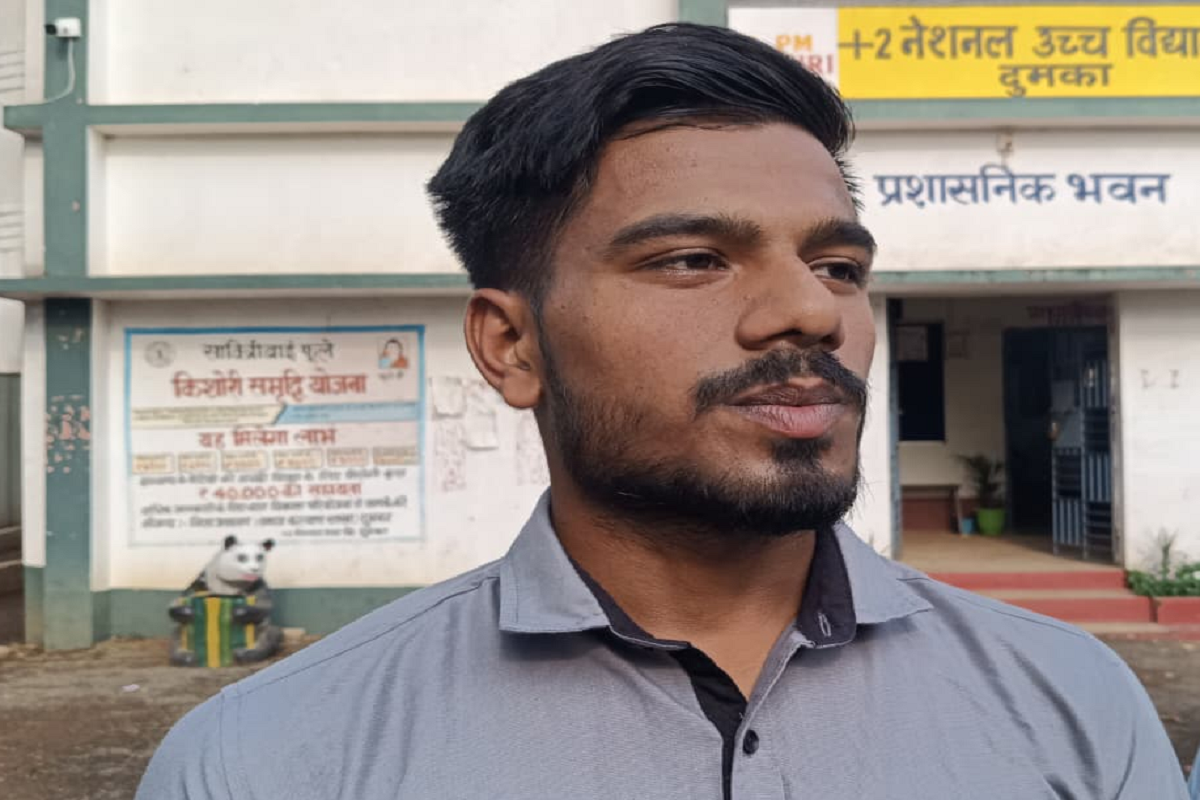 दुमका का बेटा बना स्टेट सेकेंड टॉपर, आईएएस बनने का सपना लेकर अंकित ने रचा इतिहास