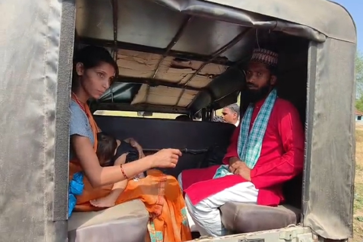 झाड़-फूंक के बहाने विवाहिता को भगाना यूपी के मौलाना को पड़ा भारी, गढ़वा के ग्रामीणों ने घेरा