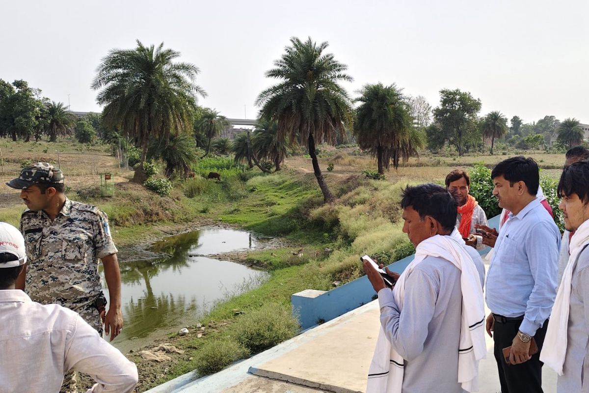 Garhwa: मेराल में भी शुरू होगा ‘आपन सरस्वतिया’ अभियान, एसडीएम ने तटीय क्षेत्रों का किया निरीक्षण