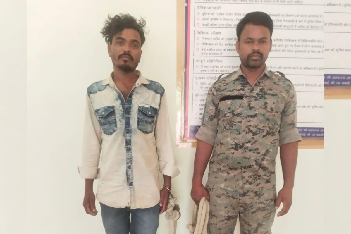 गढ़वा में 12 साल से फरार आरोपी गिरफ्तार, पहचान बदलकर पुलिस से बचता रहा