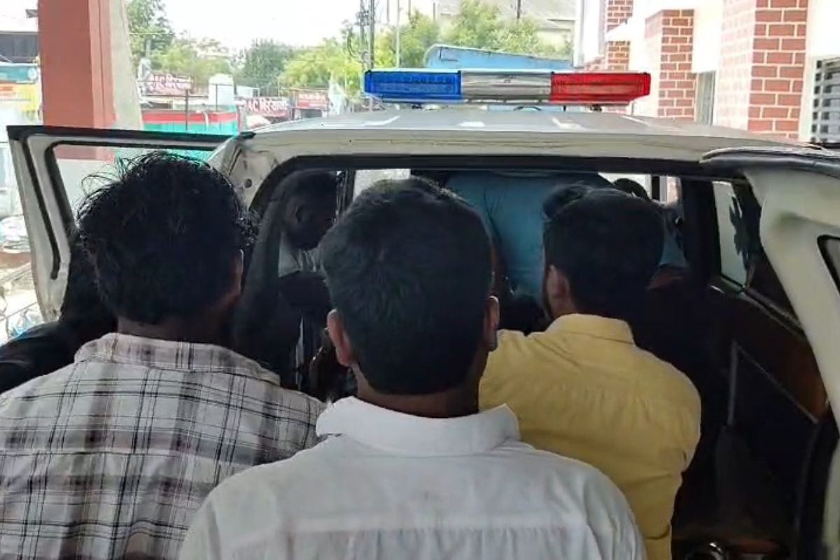 मां की डांट से लड़की ने घर में लगाया फंदा, गंभीर हालत में पटना रेफर