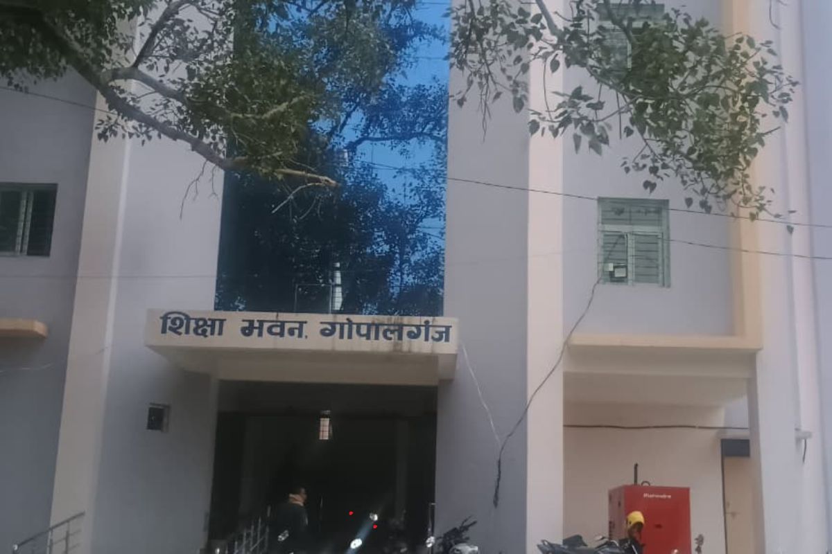Gopalganj News: क्लास से गायब मिले गुरुजी तो खैर नहीं! ‘BEST’ ऐप से होगी सीधी निगरानी